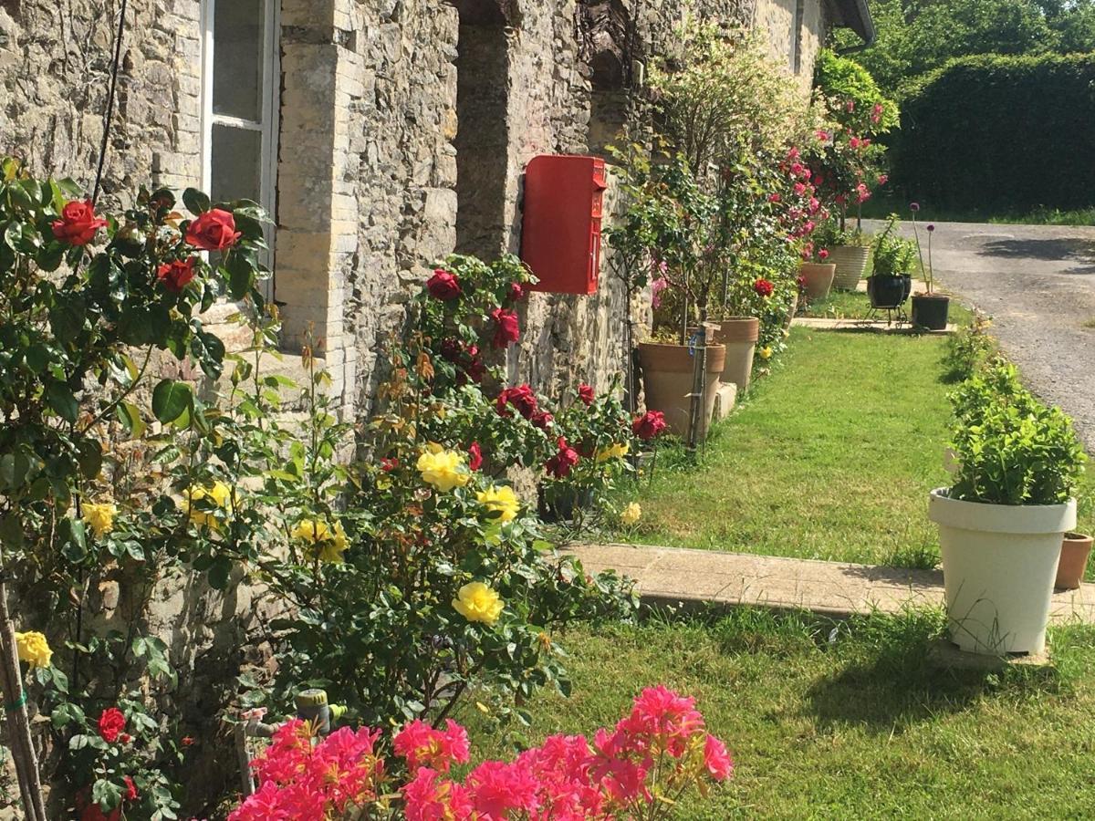 Chez Thomas 7 Route Du Monde Ancien Bed and Breakfast Saint-Georges-D'Aunay Exteriör bild