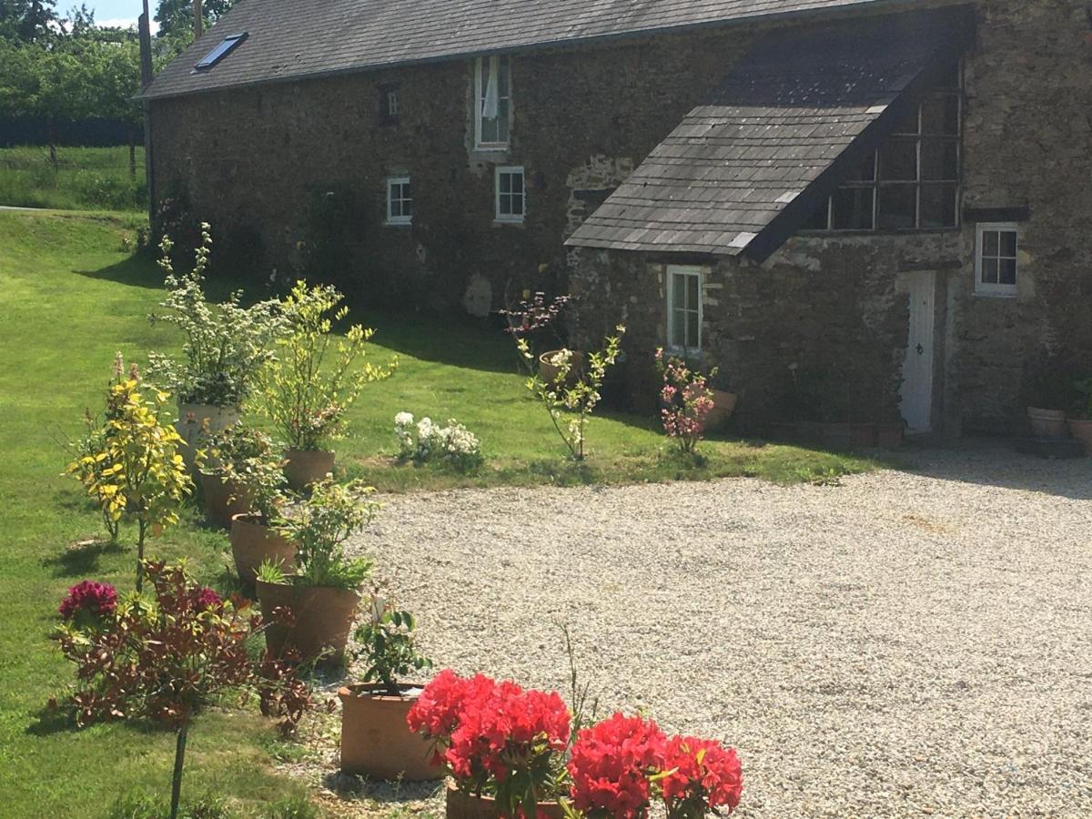 Chez Thomas 7 Route Du Monde Ancien Bed and Breakfast Saint-Georges-D'Aunay Exteriör bild